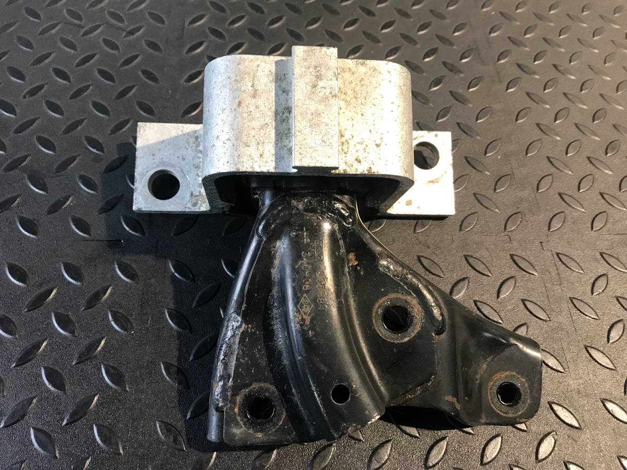 Опора двигателя Renault Sandero 2009-2014