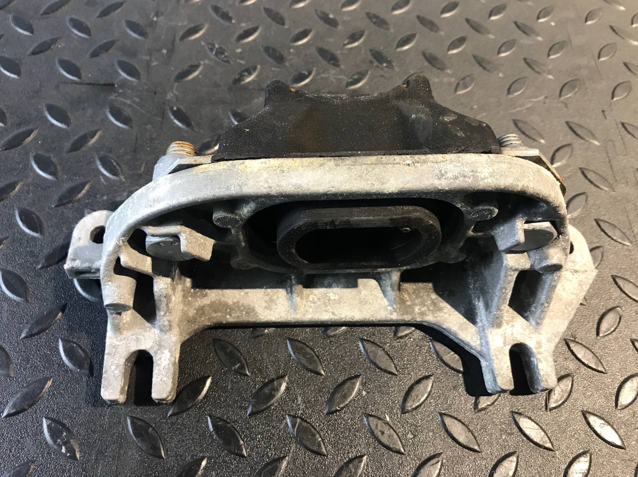 Опора двигателя Renault Sandero 2009-2014