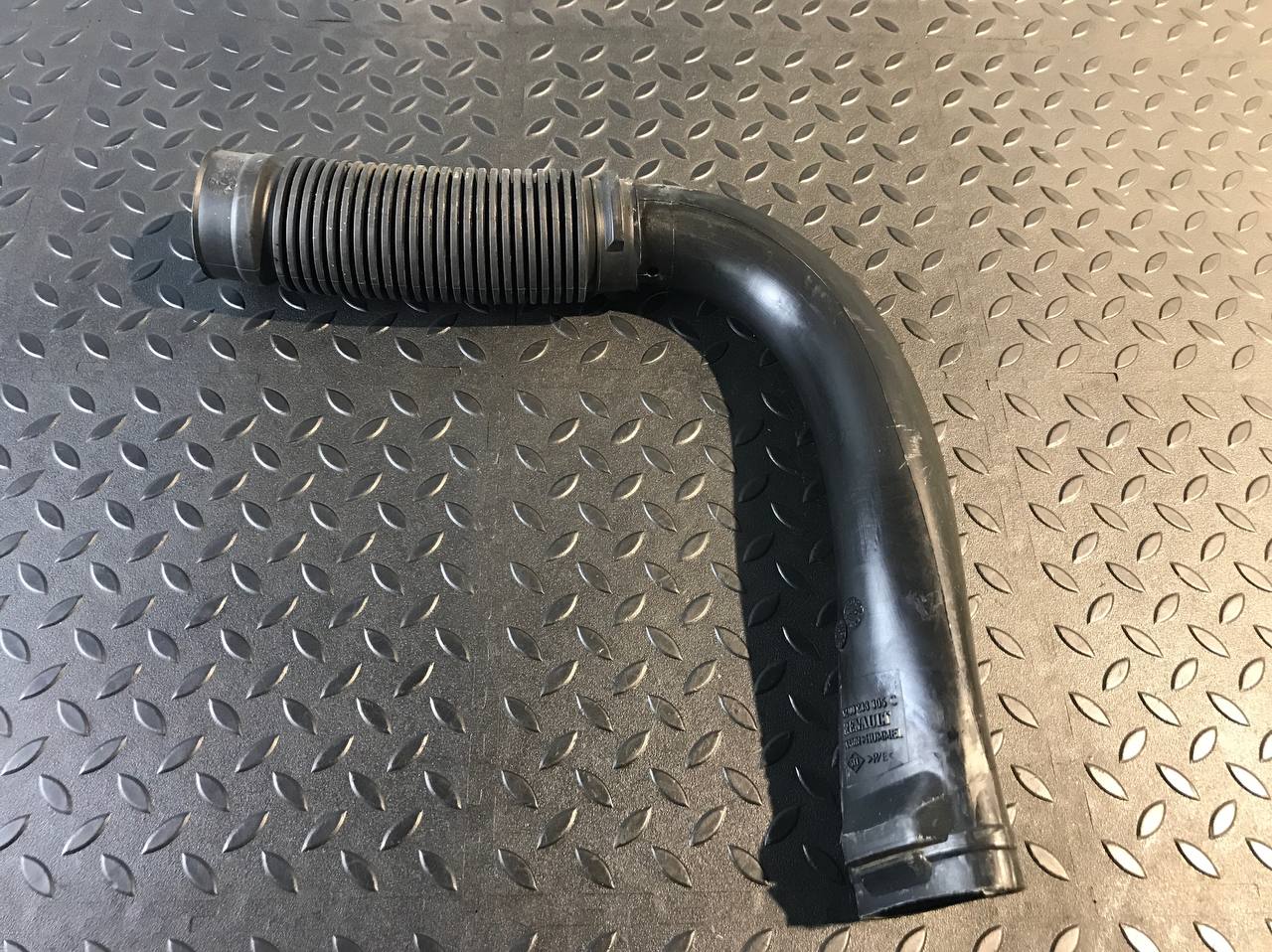 Патрубок воздушного фильтра Renault Sandero 2009-2014