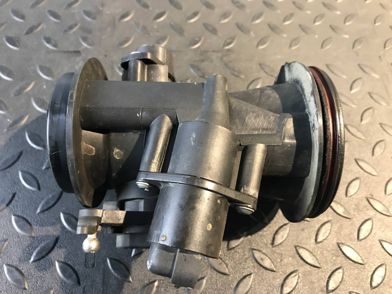 Заслонка дроссельная Renault Sandero 2009-2014