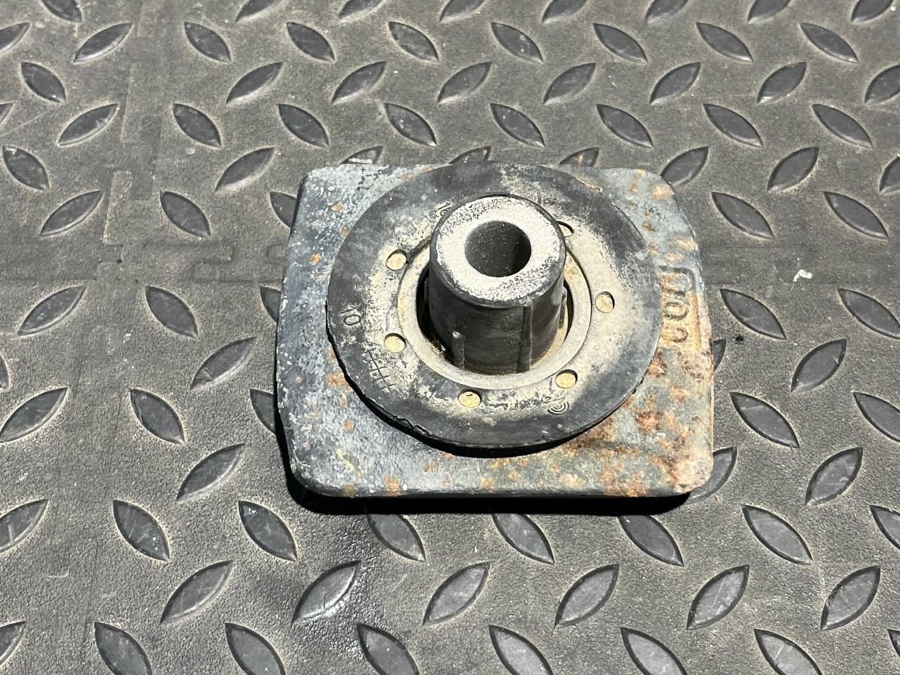 Опора редуктора Mercedes C/W204 2006-2015