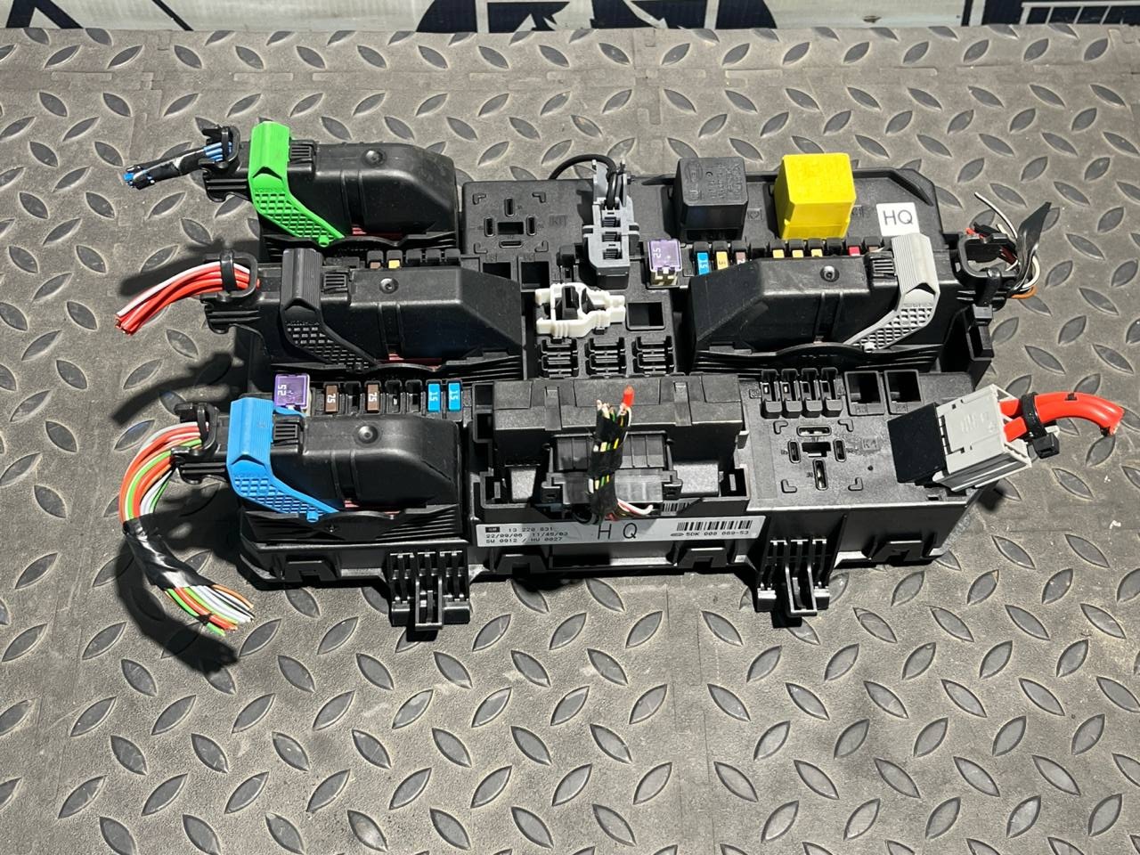 Блок предохранителей Opel Zafira/B 2005-2014