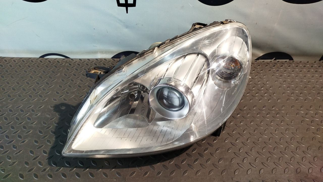 Фара левая Mercedes B/W245 2005-2011