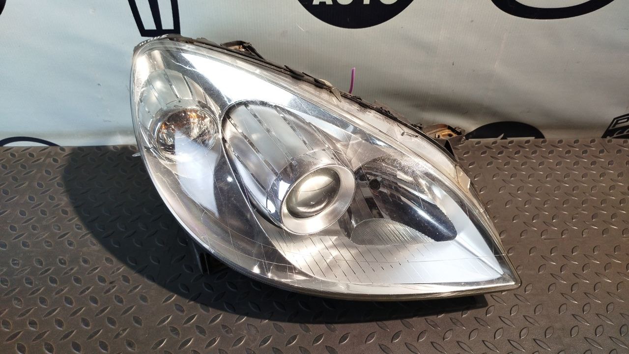 Фара правая Mercedes B/W245 2005-2011