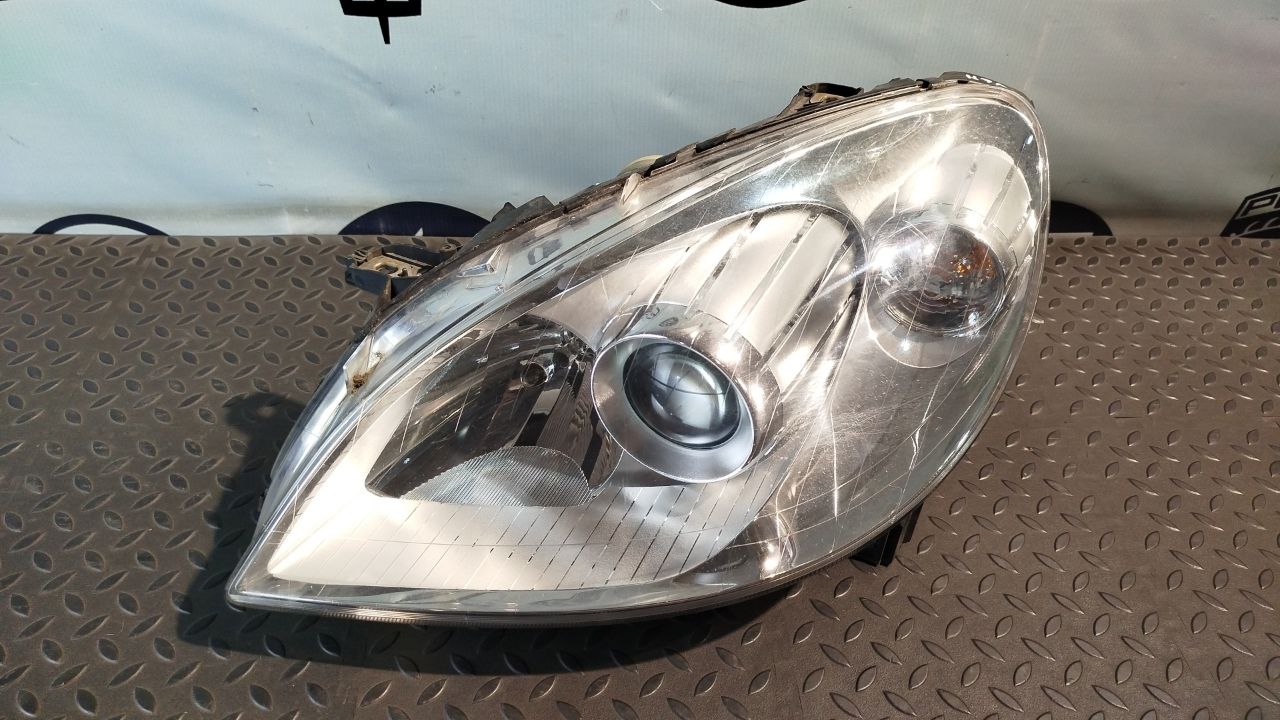 Фара левая Mercedes B/W245 2005-2011