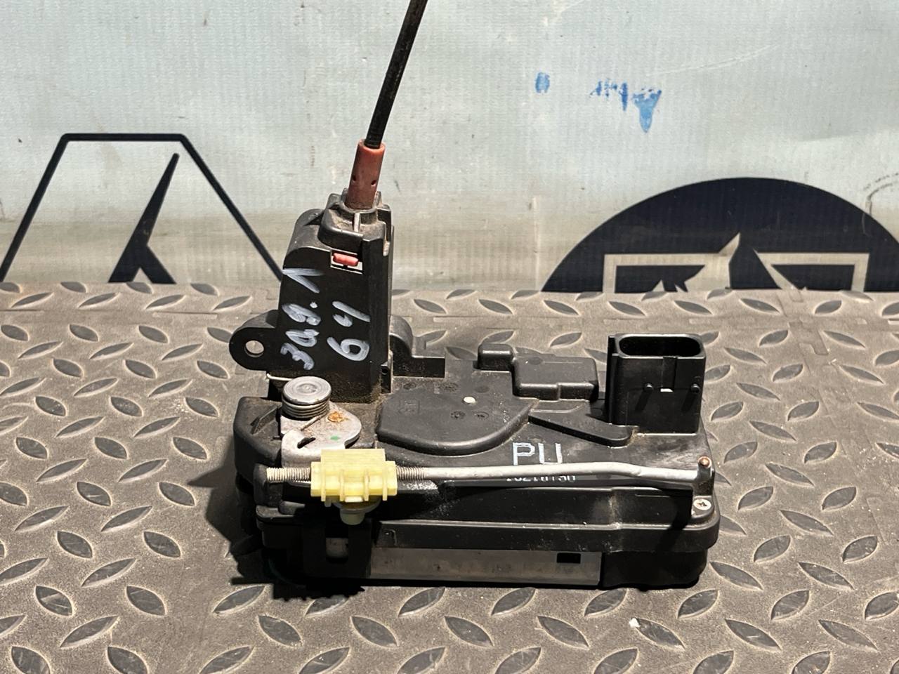 Замок двери задний левый Opel Astra/H 2004-2014