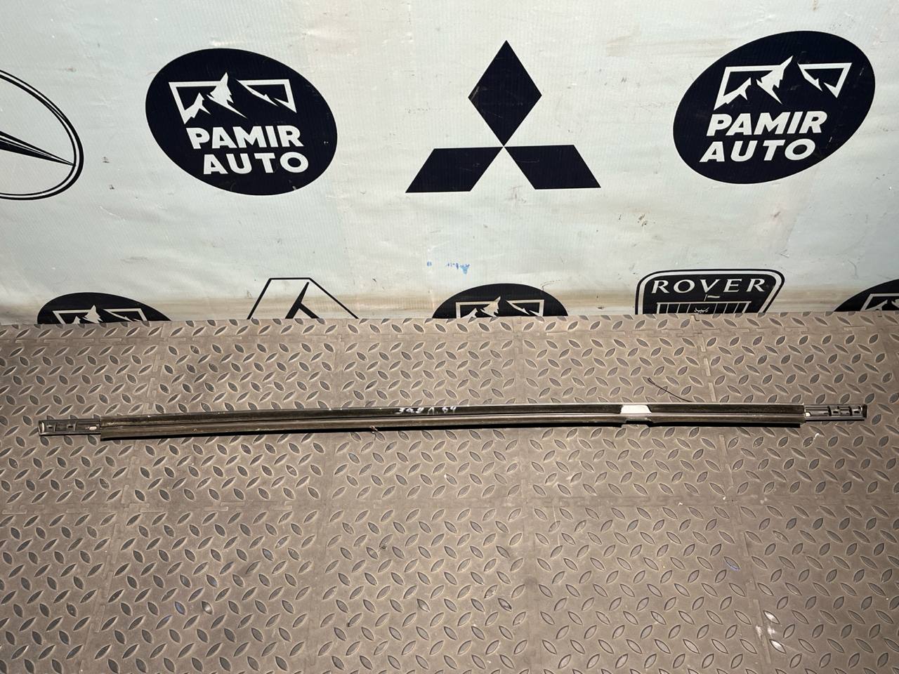 Уплотнитель двери задний левый Opel Astra/H 2004-2014