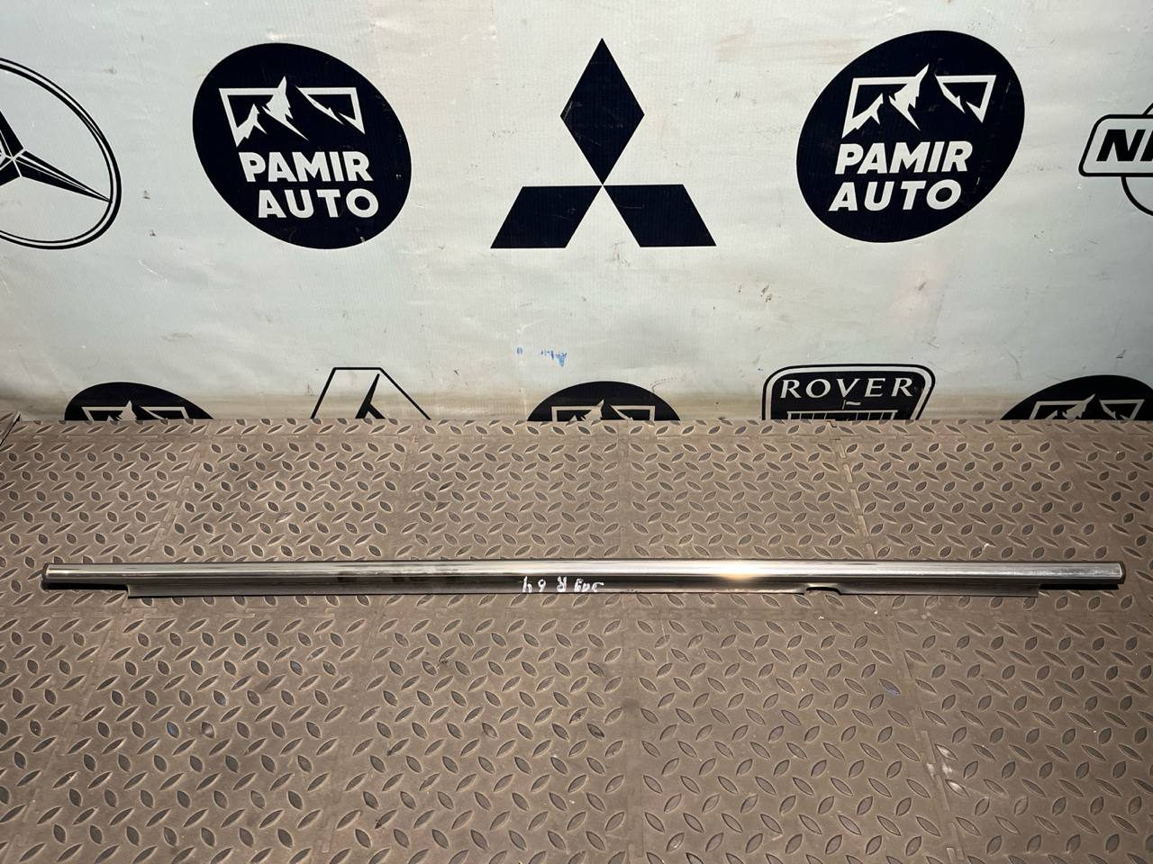 Уплотнитель двери задний правый Opel Astra/H 2004-2014