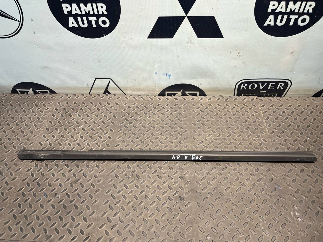 Уплотнитель двери задний левый Opel Astra/H 2004-2014