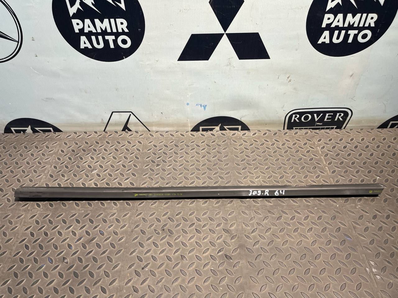 Уплотнитель двери задний правый Opel Astra/H 2004-2014