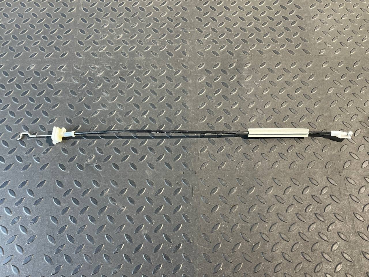 Трос замка двери задний Opel Signum 2003-2008