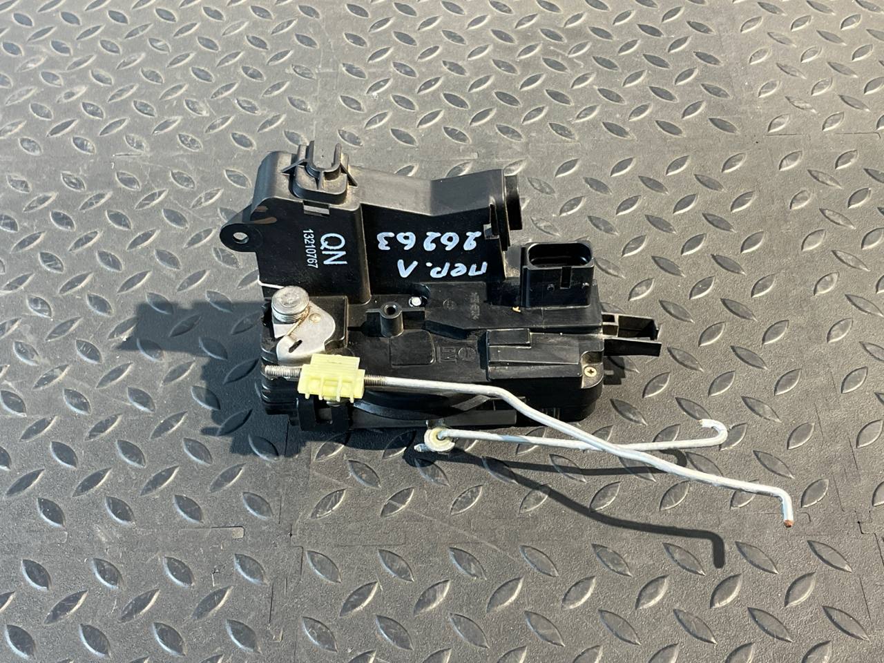 Замок двери передний левый Opel Signum 2003-2008