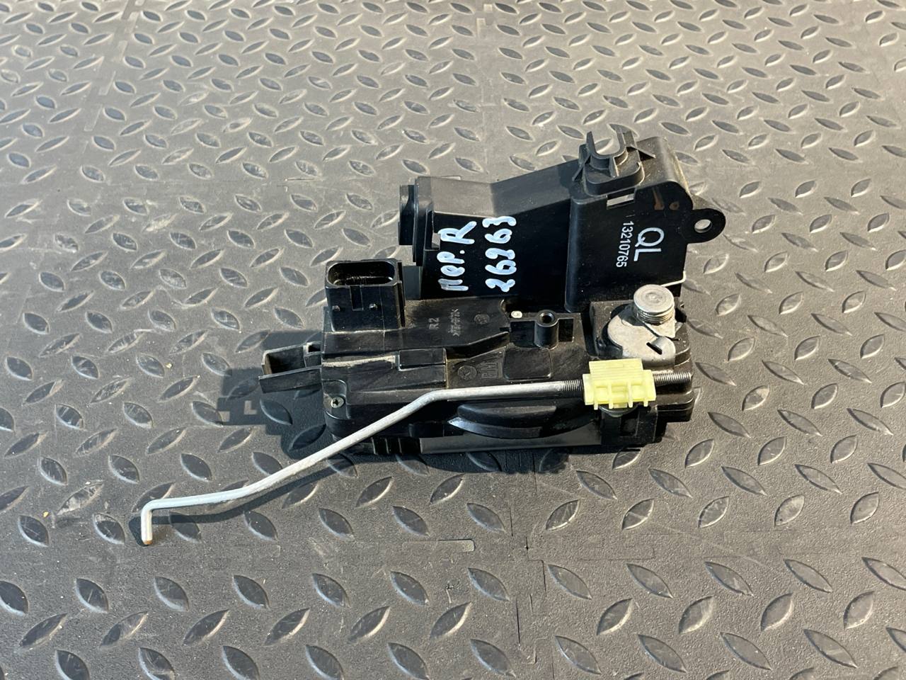 Замок двери передний правый Opel Signum 2003-2008