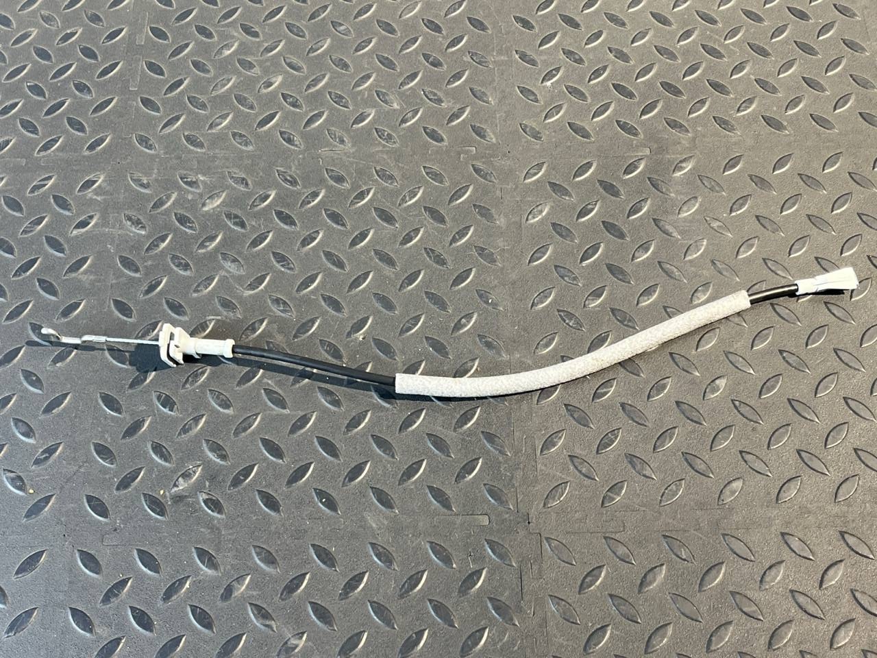 Трос замка двери передний Opel Signum 2003-2008