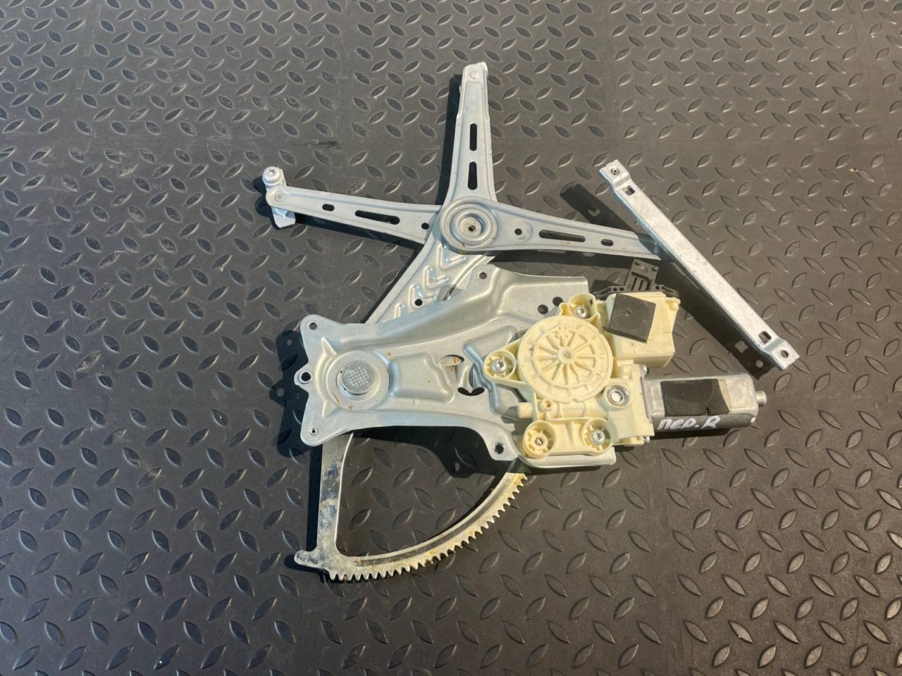 Стеклоподъемник передний правый Opel Signum 2003-2008