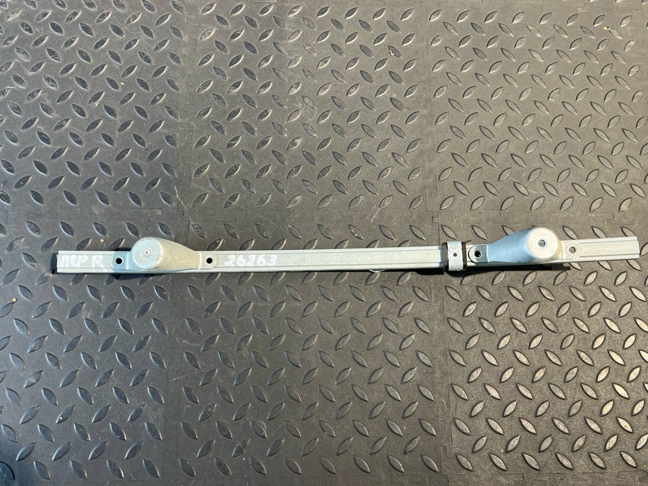 Направляющая стекла двери передняя Opel Signum 2003-2008