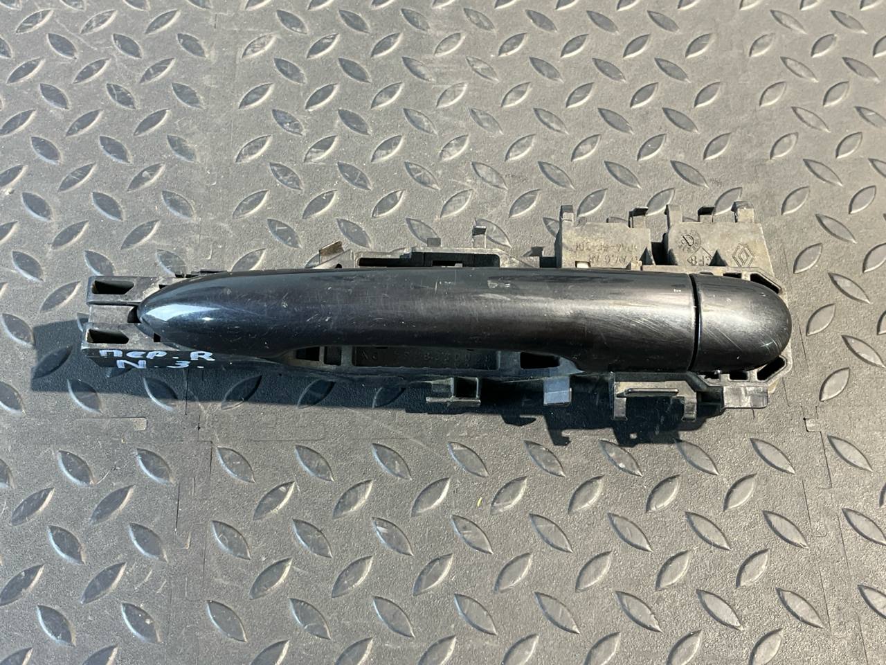 Ручка двери передняя правая Renault Megane/2 2002-2009