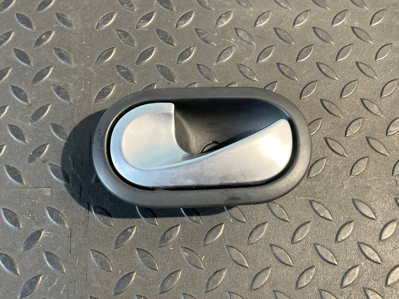 Ручка двери передняя левая Renault Megane/2 2002-2009