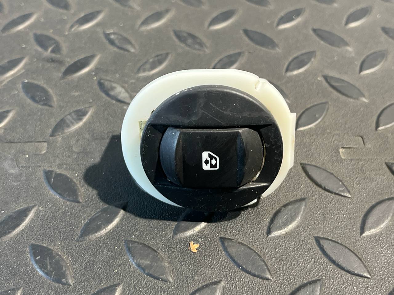 Кнопка стеклоподъемника Renault Megane/2 2002-2009