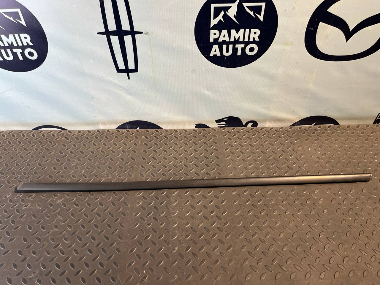 Уплотнитель двери передний левый Renault Megane/2 2002-2009