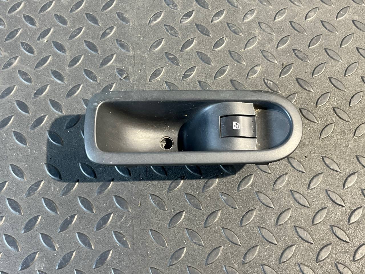 Кнопка стеклоподъемника Renault Megane/2 2002-2009