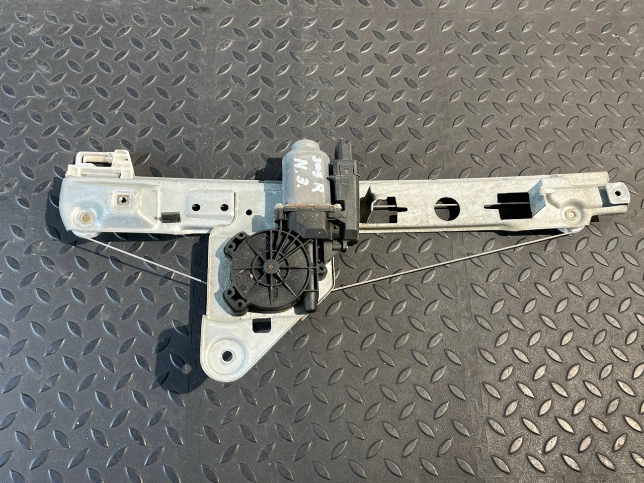 Стеклоподъемник задний правый Renault Megane/2 2002-2009