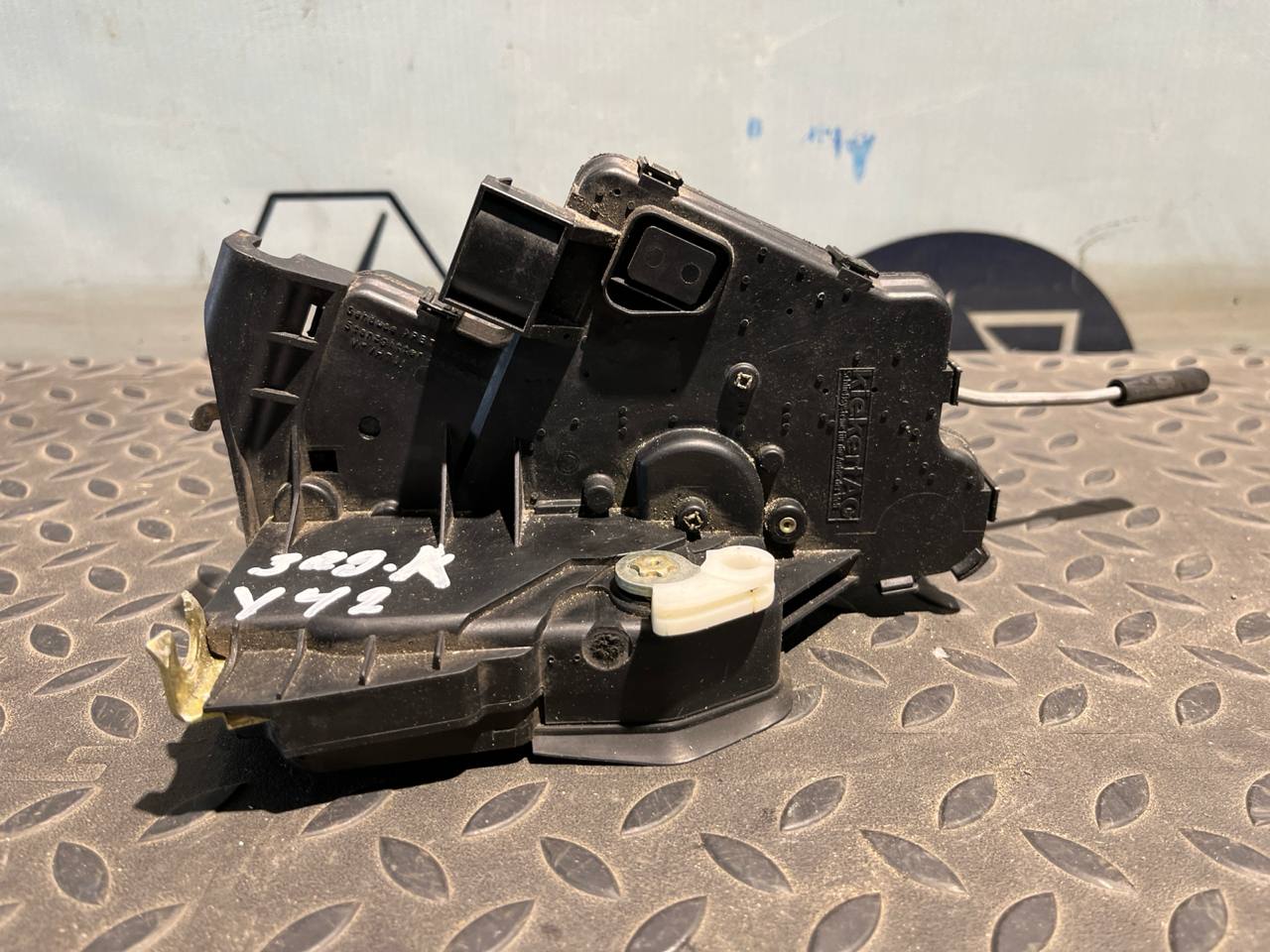 Замок двери задний левый BMW 3/E46 1998-2007