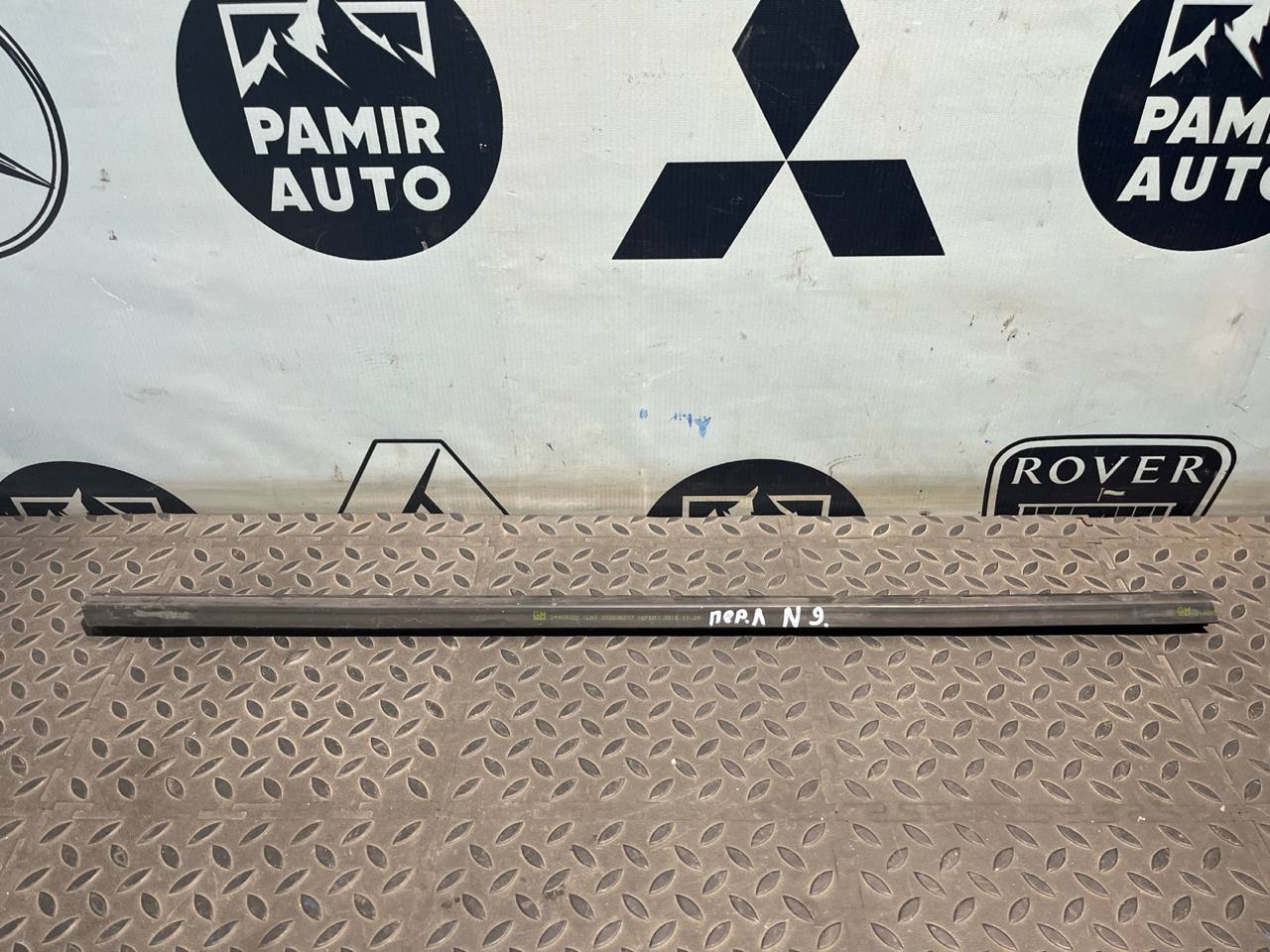 Уплотнитель двери передний левый Opel Astra/H 2004-2014