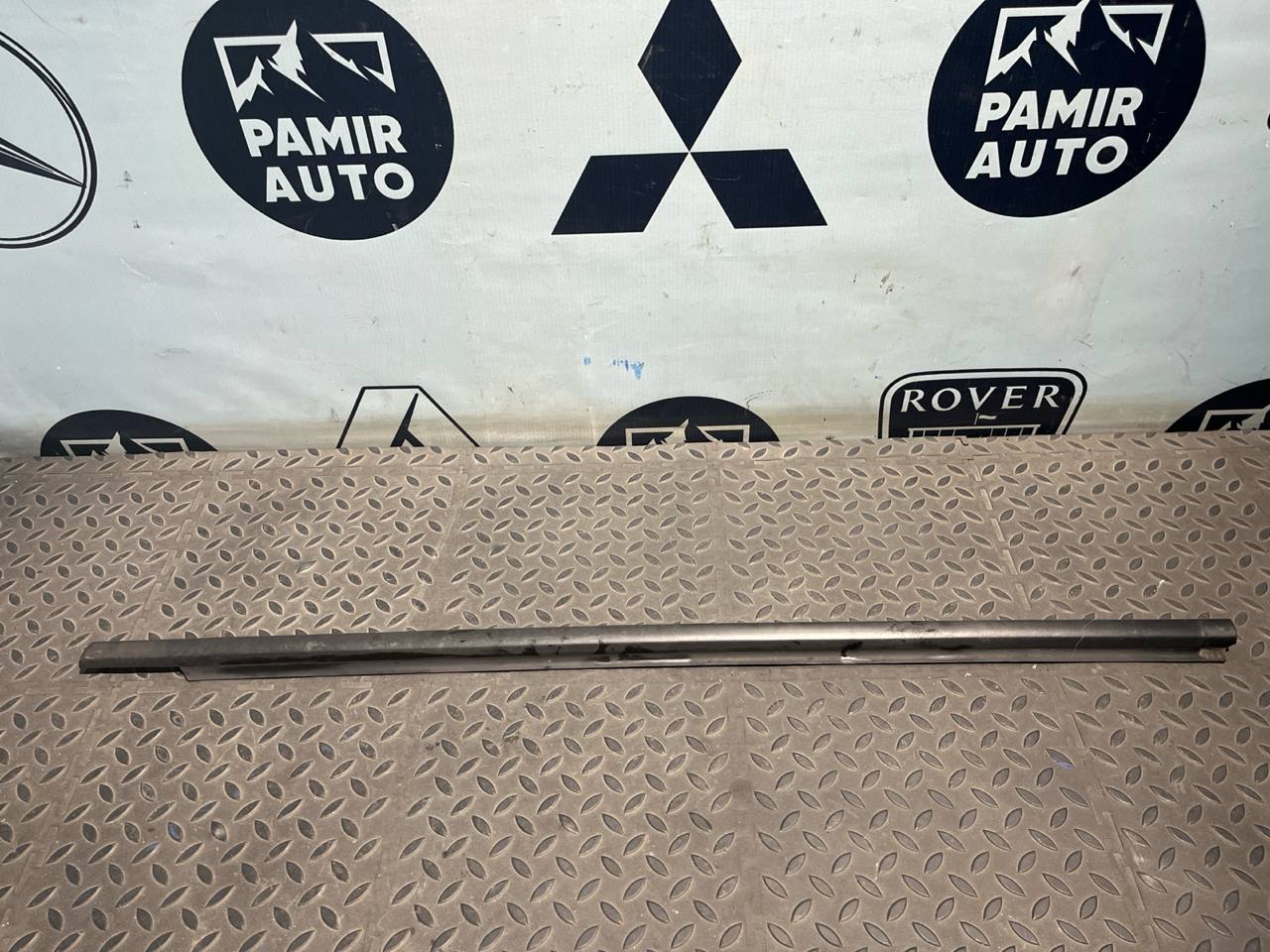 Уплотнитель двери передний левый Opel Astra/H 2004-2014