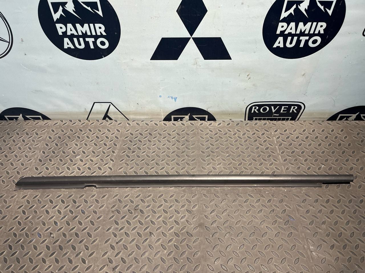 Уплотнитель двери задний левый Opel Astra/H 2004-2014