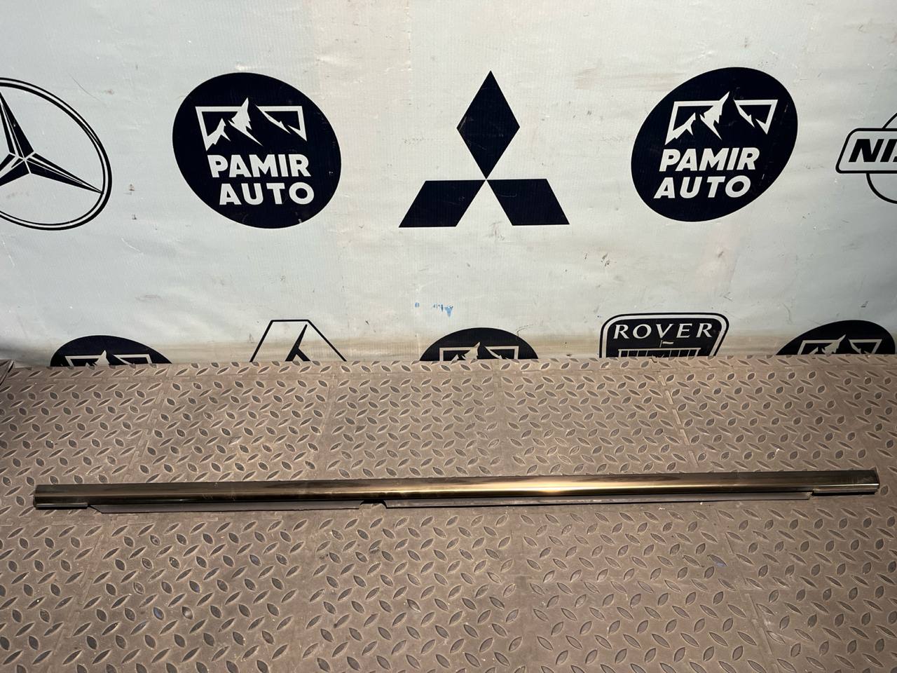 Уплотнитель двери задний левый Mercedes C/W203 2000-2008