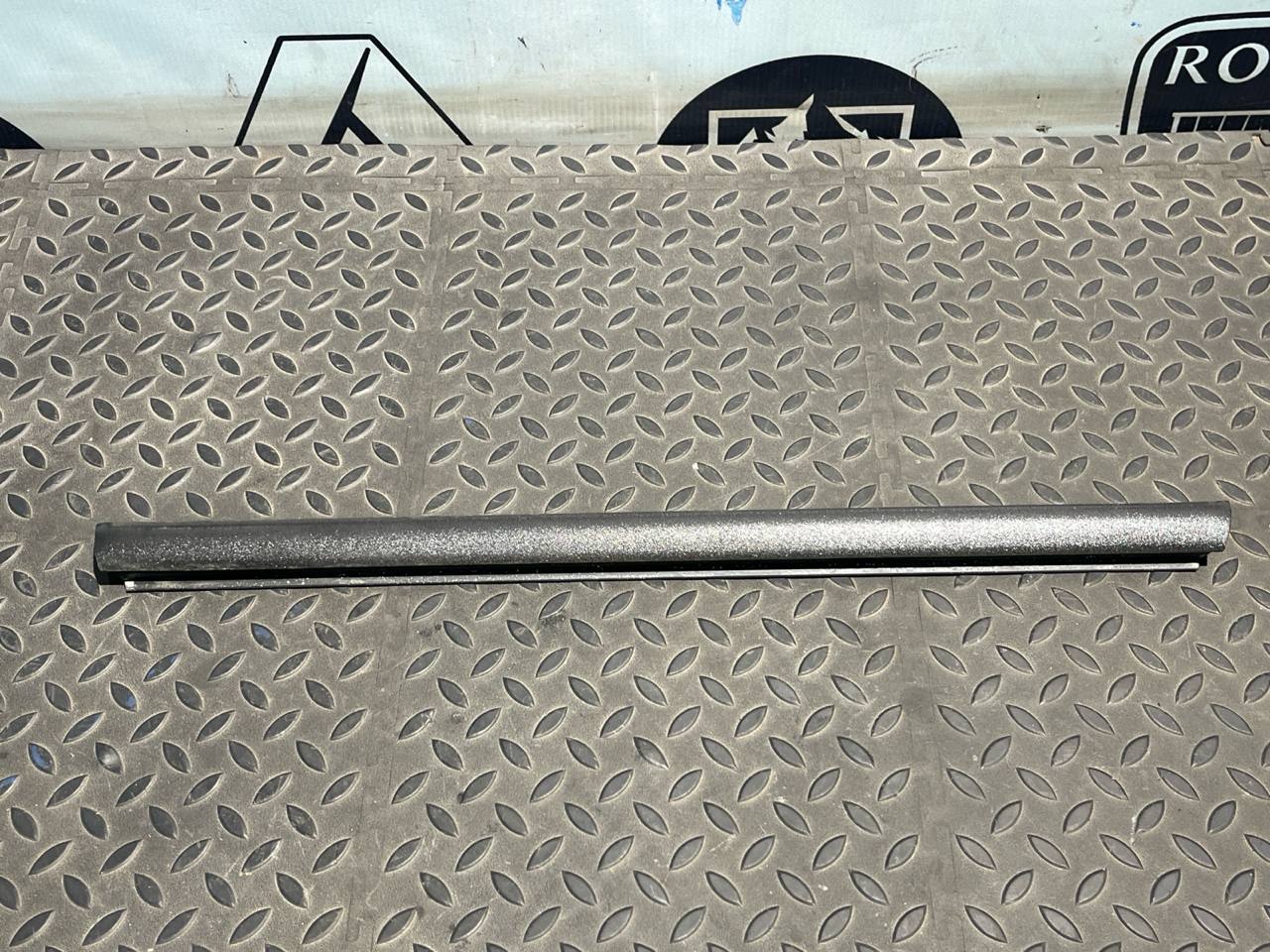 Уплотнитель двери задний левый Mercedes C/W203 2000-2008