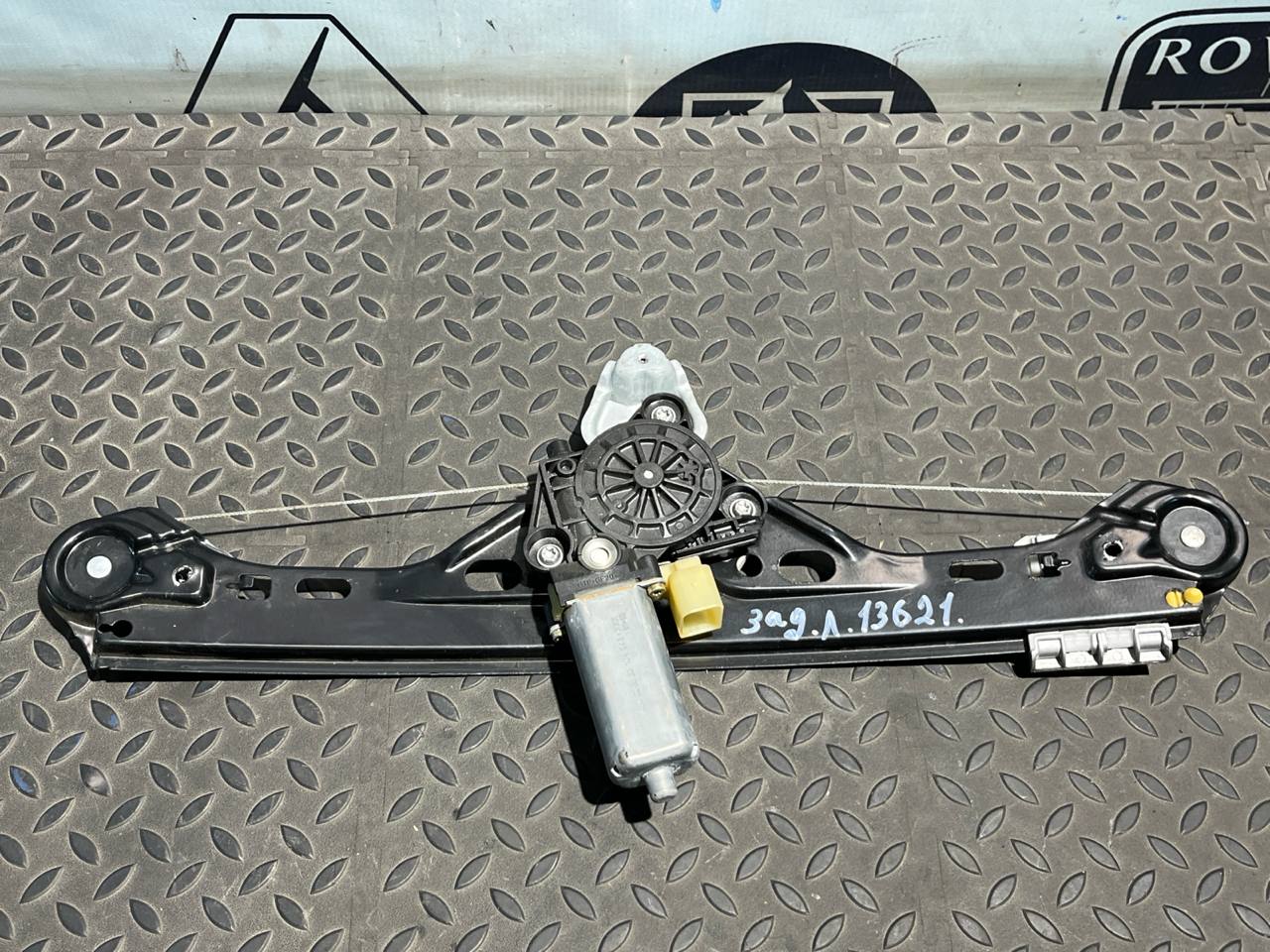 Стеклоподъемник задний левый Mercedes C/W203 2000-2008