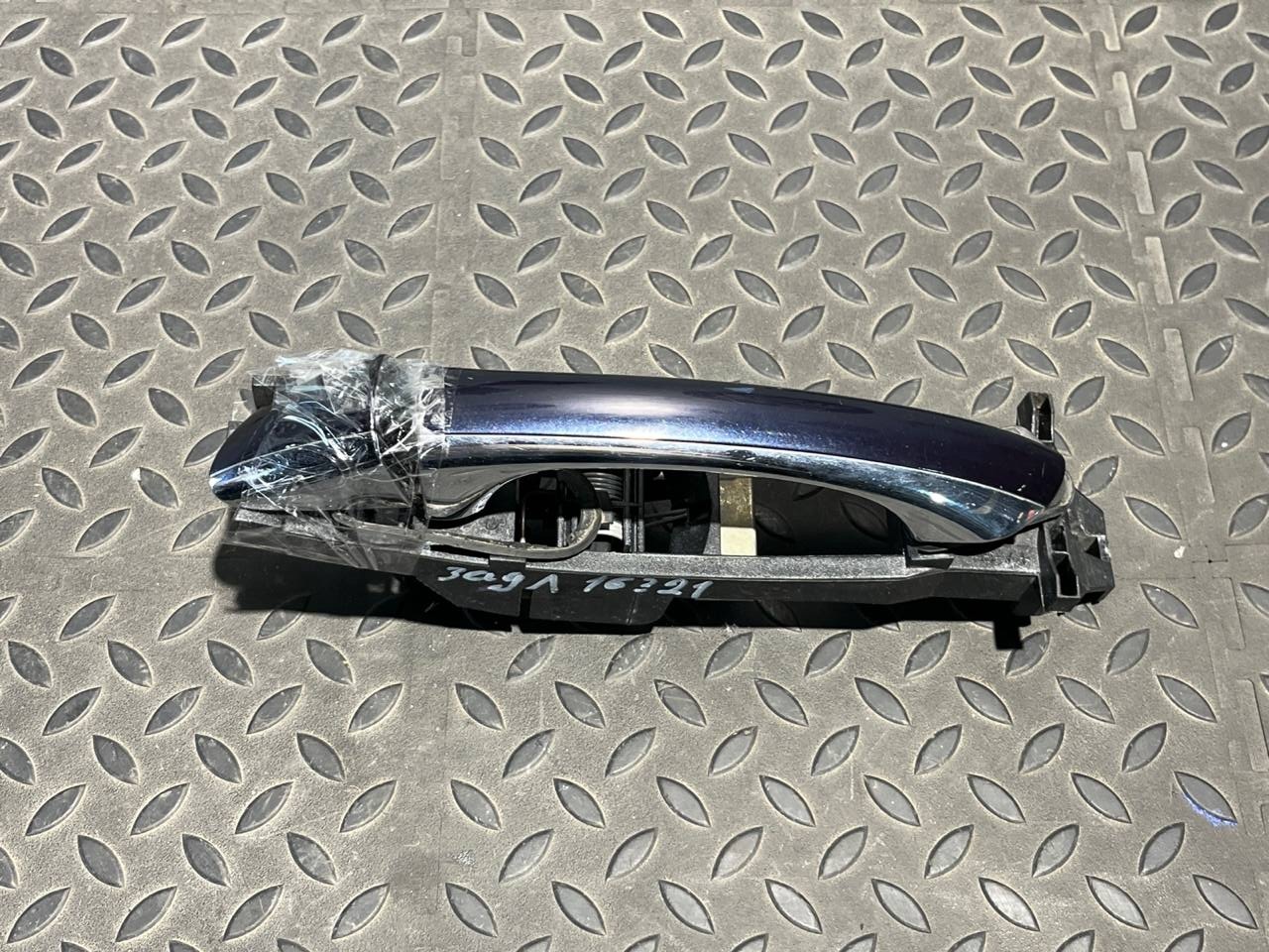 Ручка двери задняя левая Mercedes C/W203 2000-2008