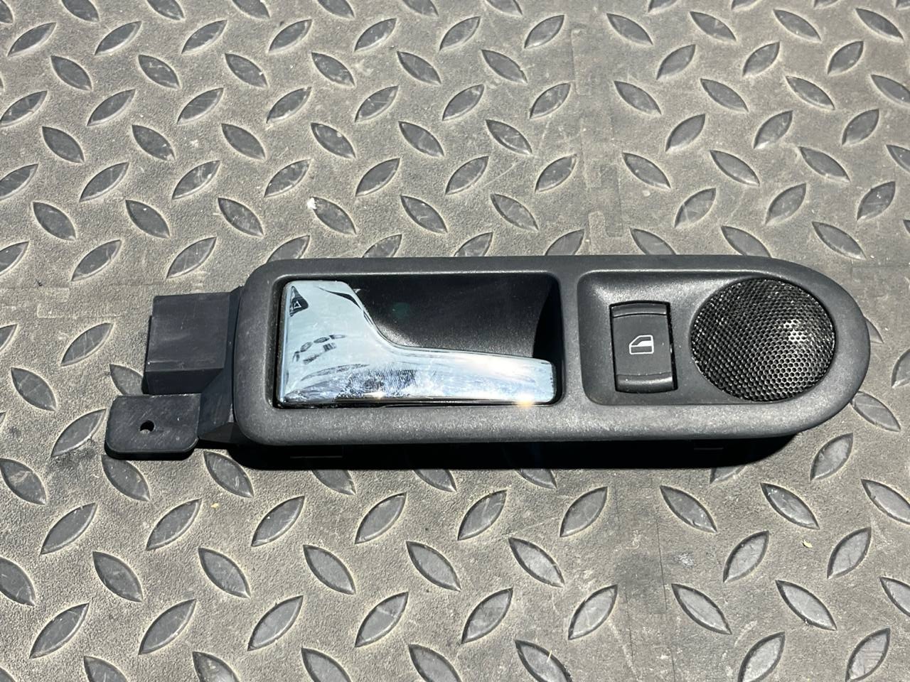 Ручка двери задняя левая Volkswagen Golf/4 1997-2006