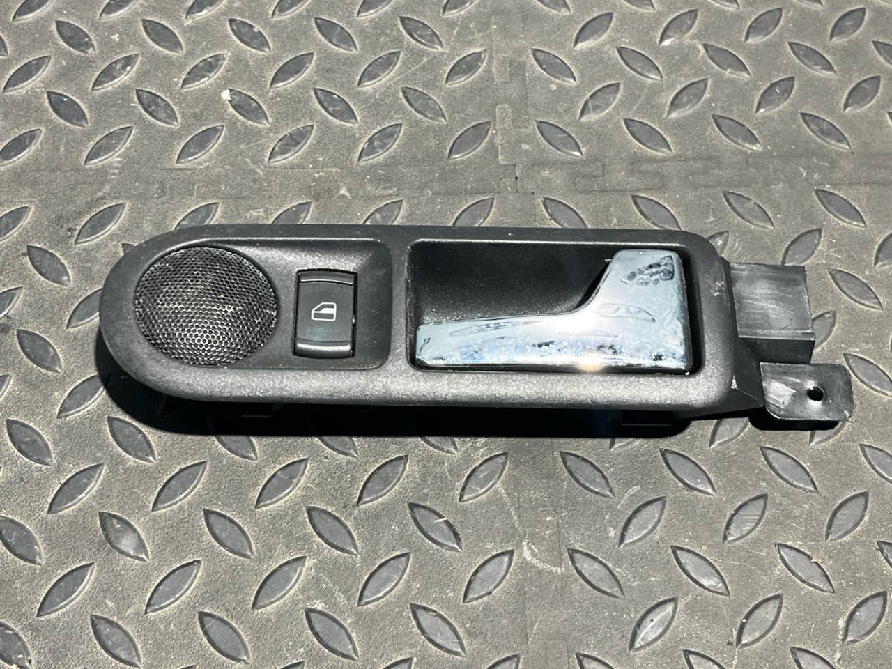 Ручка двери задняя правая Volkswagen Golf/4 1997-2006