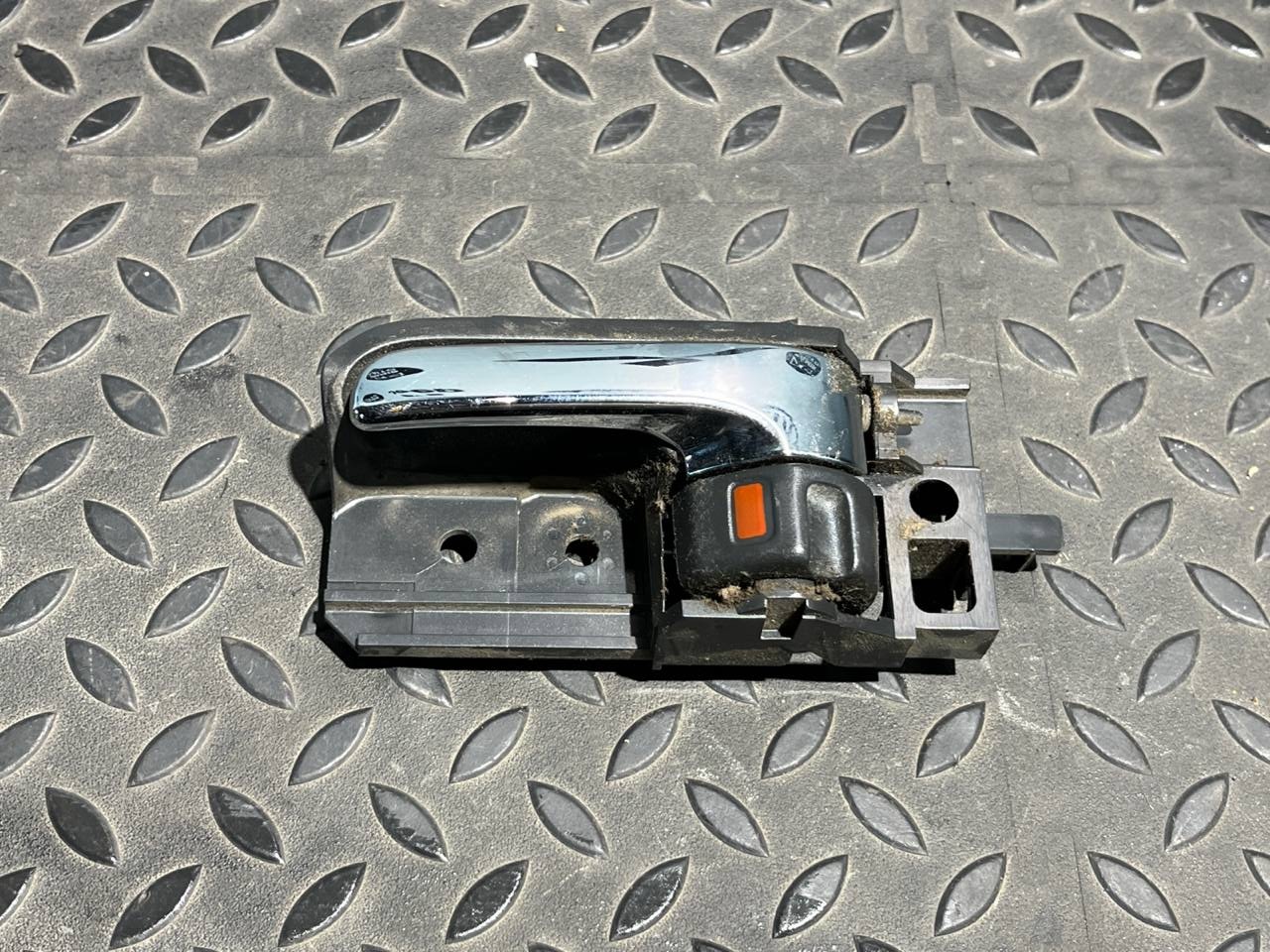 Ручка двери передняя левый Toyota Avensis/2 2003-2009