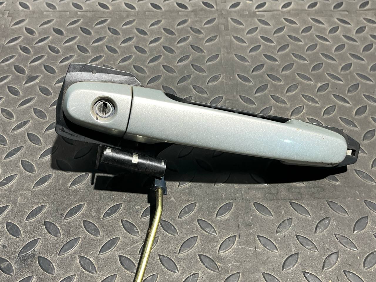 Ручка двери передняя левая Toyota Avensis/2 2003-2009