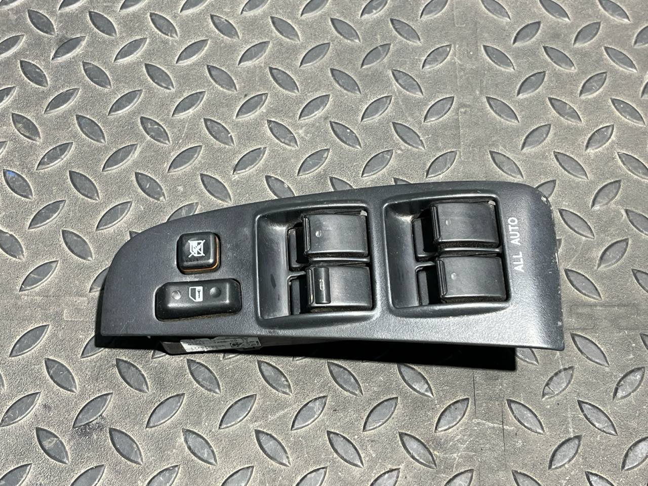 Блок управления стеклоподъемниками Toyota Avensis/2 2003-2009