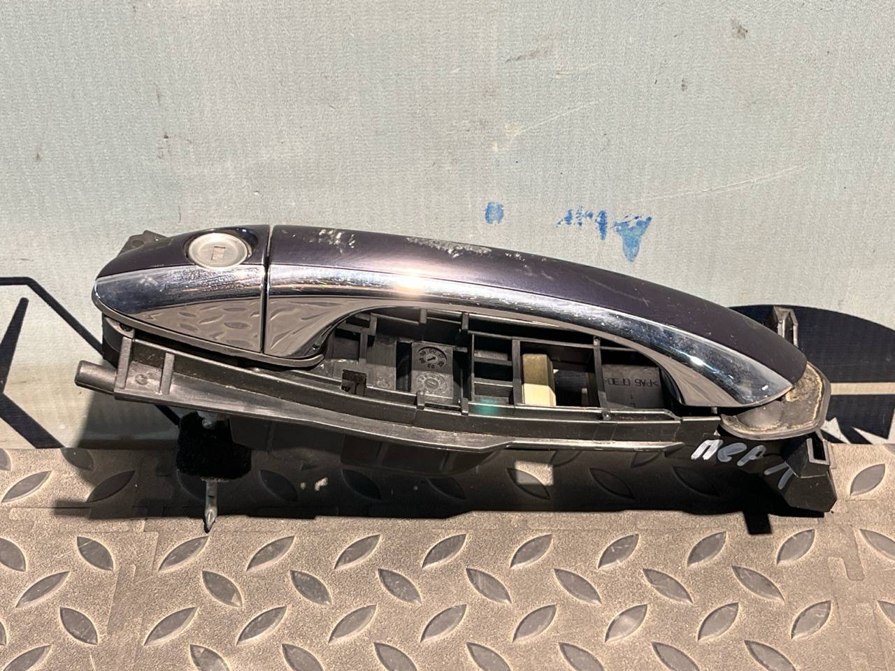 Ручка двери передняя левая Mercedes C/W203 2000-2008