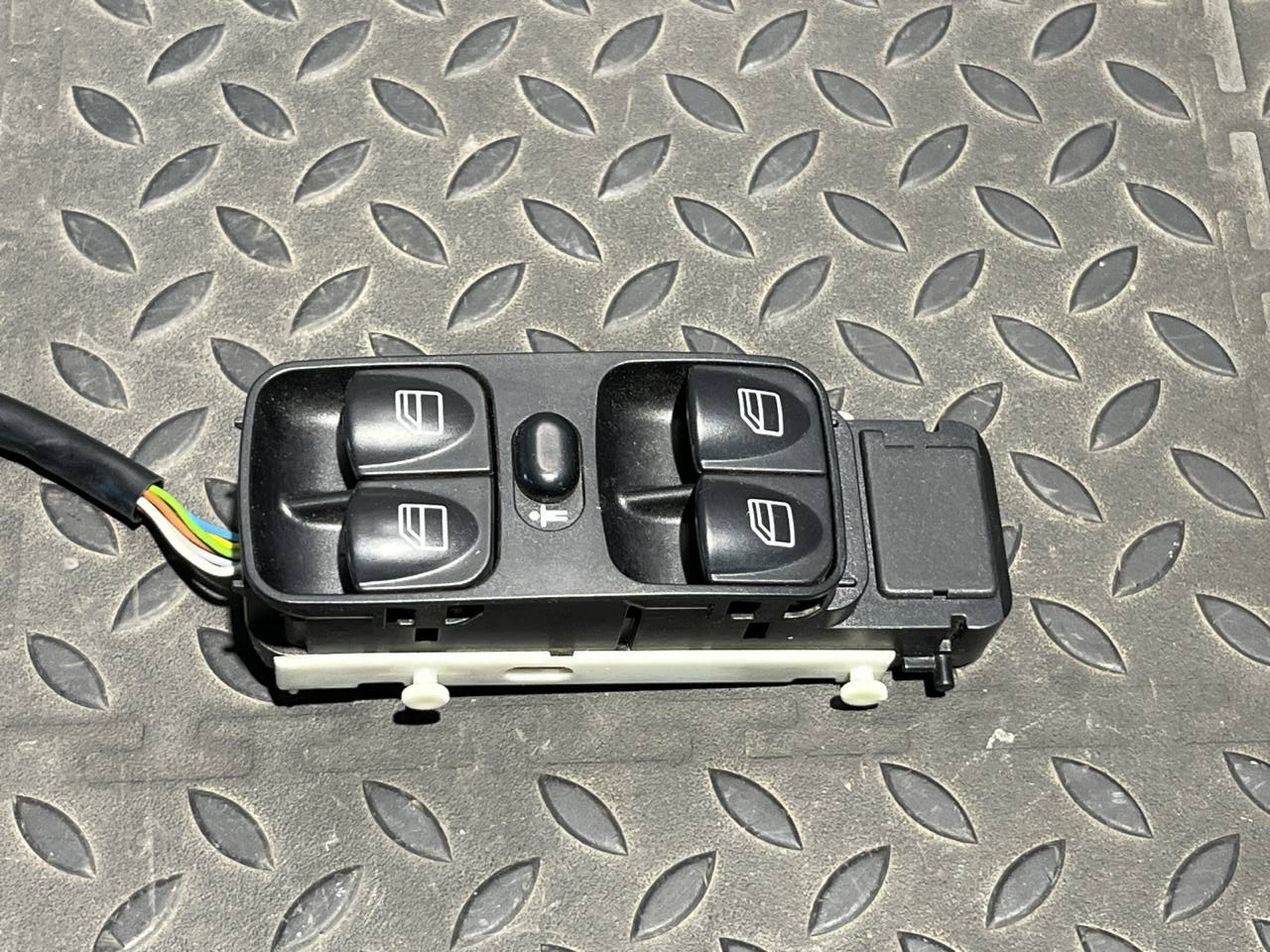 Блок управления стеклоподъемниками Mercedes C/W203 2000-2008