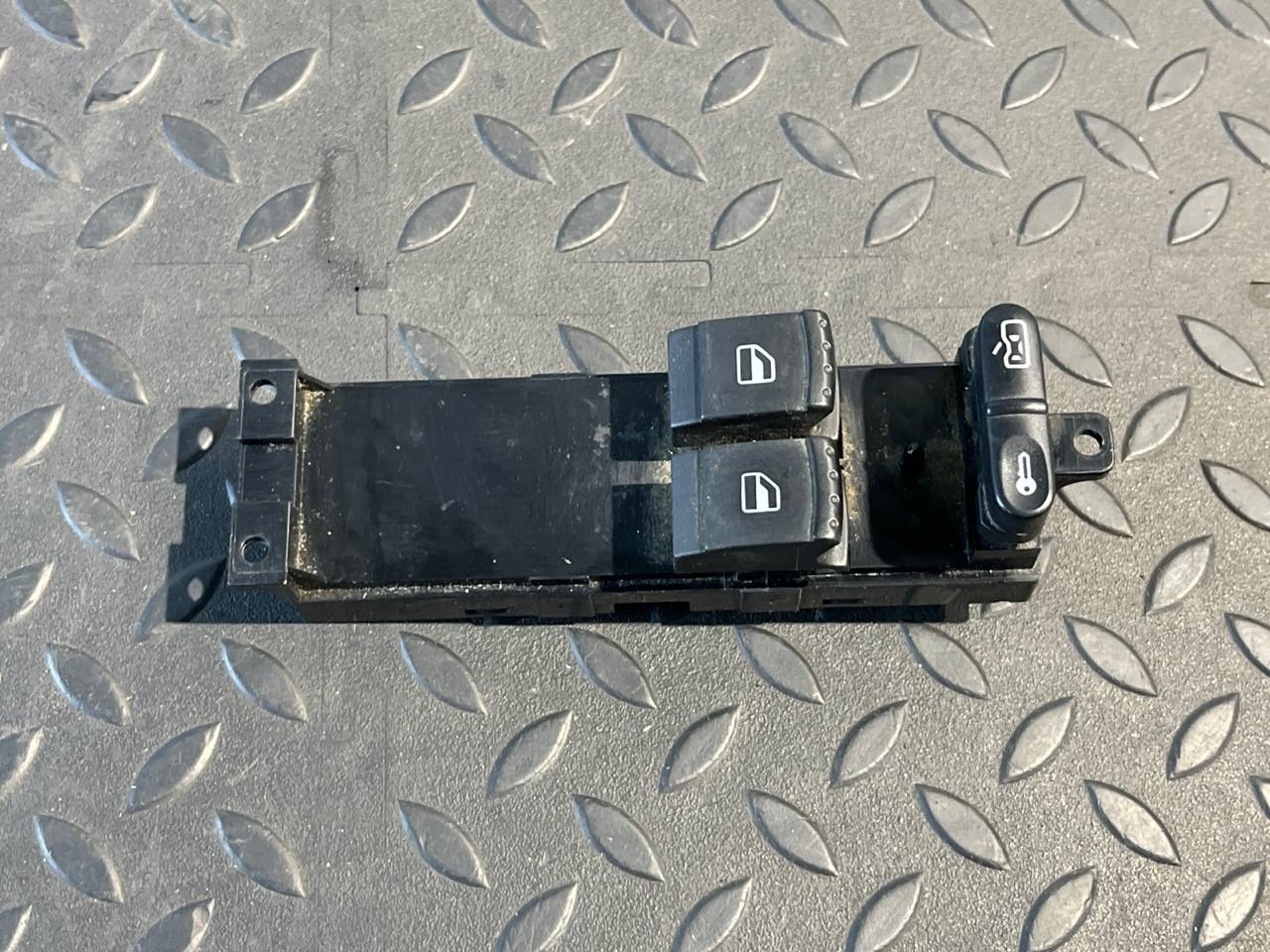 Блок управления стеклоподъемниками Volkswagen Golf/4 1997-2006