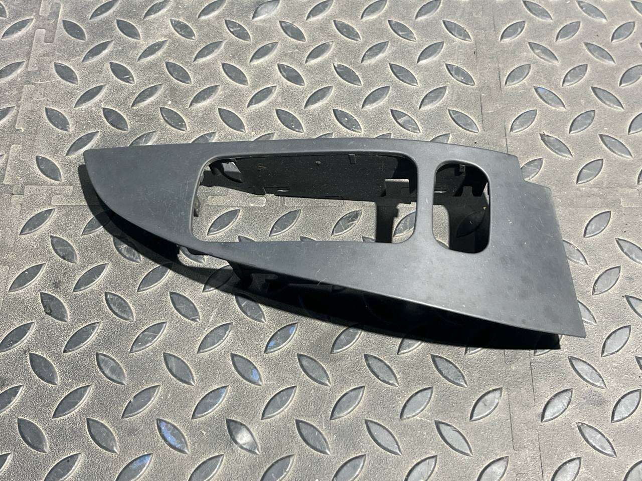 Накладка двери передняя левая Mercedes C/W203 2000-2008