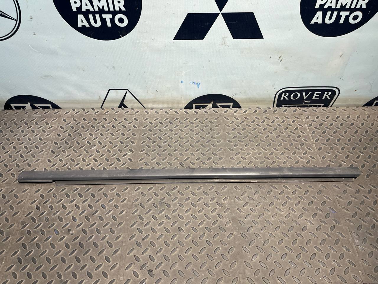 Уплотнитель двери передний левый Mercedes C/W203 2000-2008