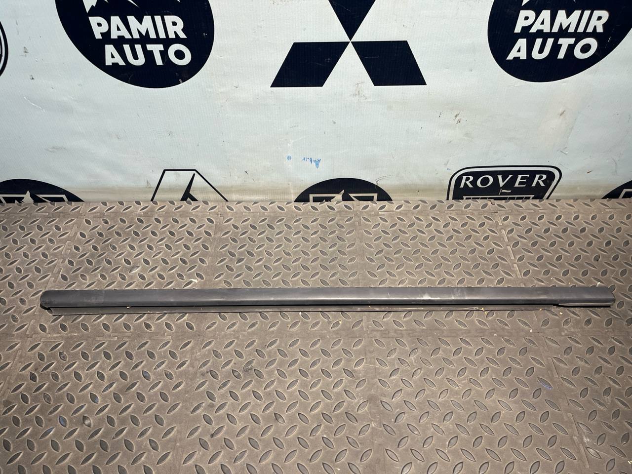 Уплотнитель двери передний правый Mercedes C/W203 2000-2008