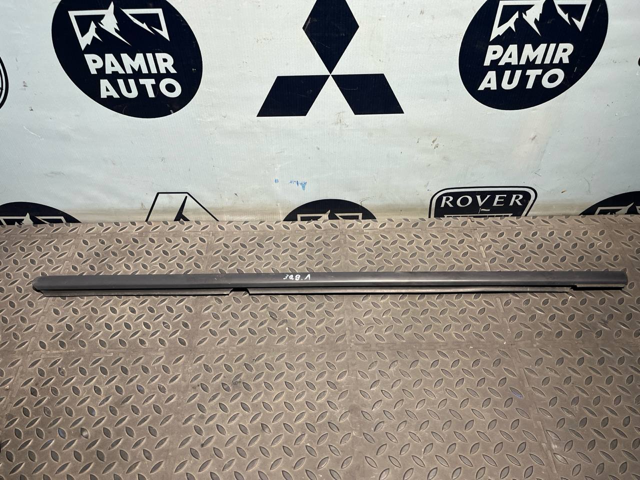 Уплотнитель двери задний левый Mercedes C/W203 2000-2008