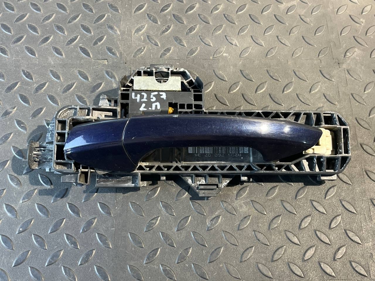 Ручка двери передняя левая Mercedes C/W204 2006-2015