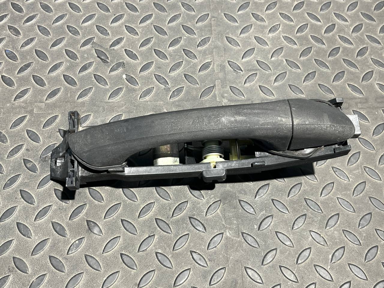 Ручка двери задняя правая Mercedes C/W203 2000-2008