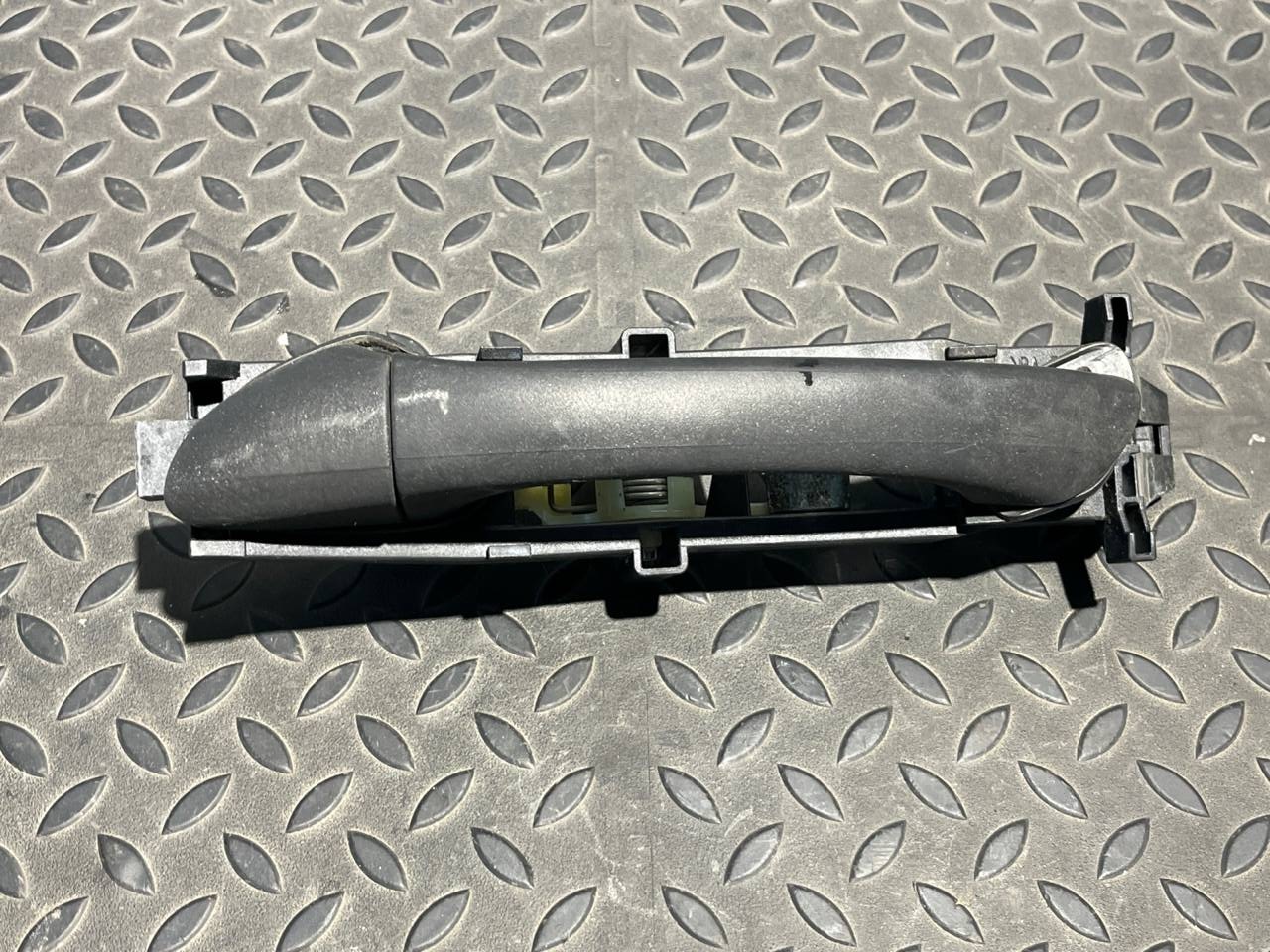 Ручка двери задняя левая Mercedes C/W203 2000-2008