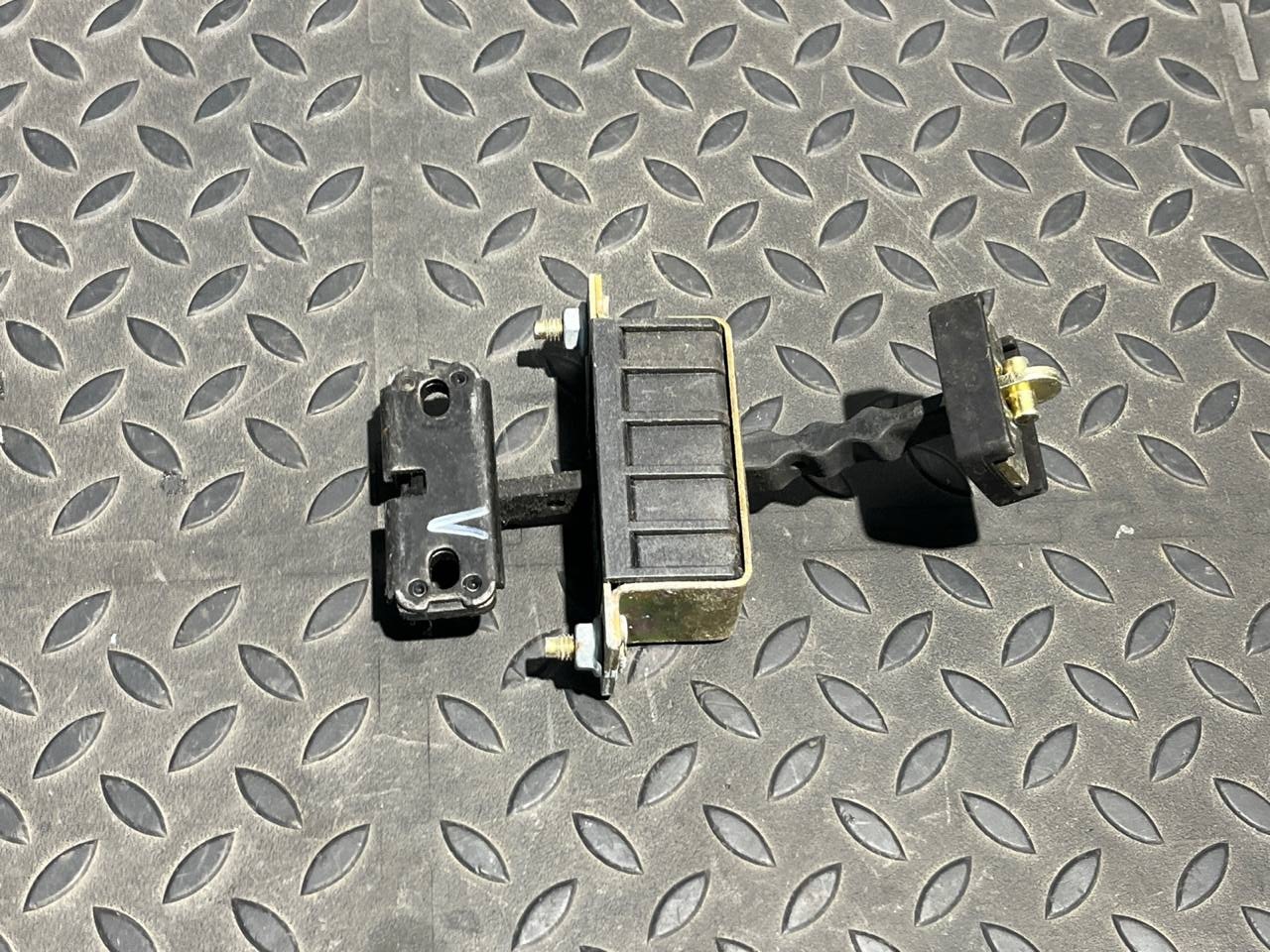 Ограничитель двери задний Mercedes C/W203 2000-2008